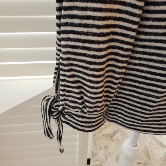 LUCKY BRAND NEW SOFT VISCOSE BOW SLEEVE STRIPED SWEATER SIZE SMALL - Picture 4 of 6